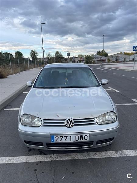 Usado VW Golf IV Highline 130 CV (95 kW) 2003 Gris / plata Berlina