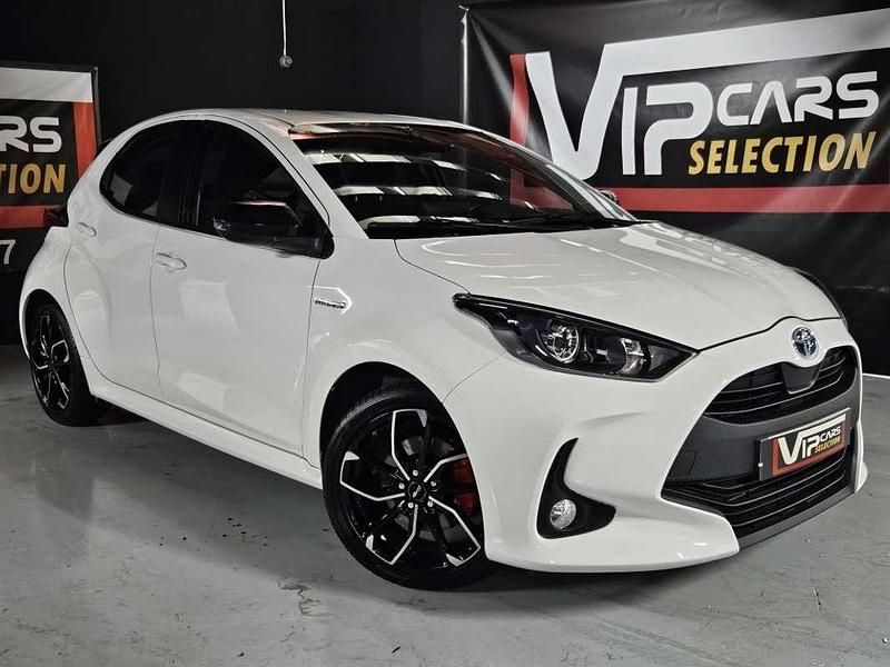 Blanco Usado 2021 Toyota Yaris Hybrid Berlina | 15.890 € (Buen precio) - Imagen 1/4