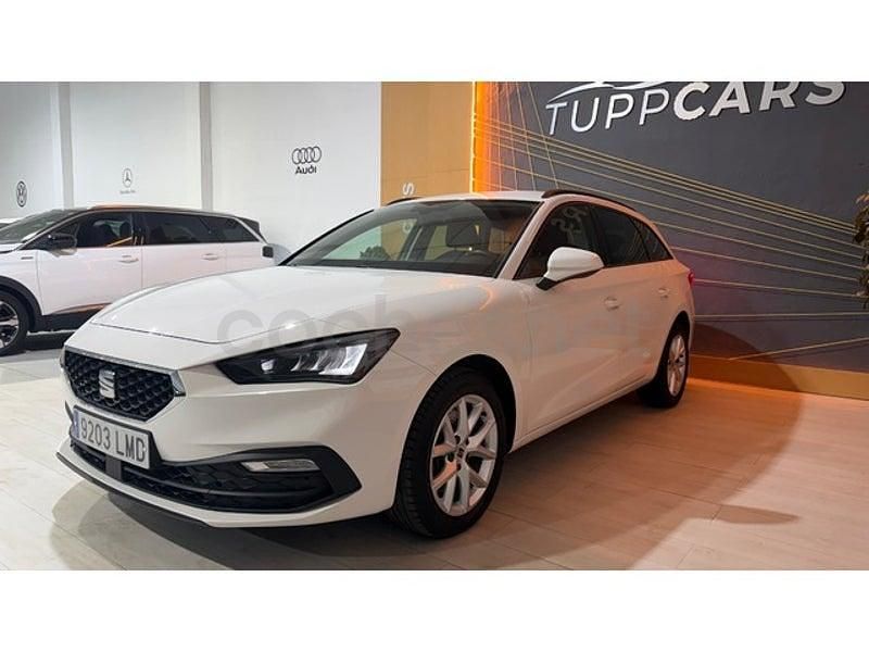 Usado Seat Leon Style 150 CV (110 kW) 2021 Blanco Familiar