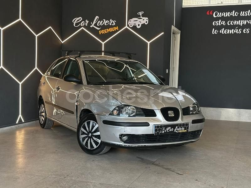 Usado Seat Ibiza Fresh 64 CV (47 kW) 2003 Gris / plata Berlina