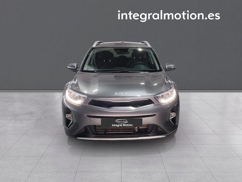 Usado Kia Stonic 100 CV (73 kW) 2024 Gris SUV