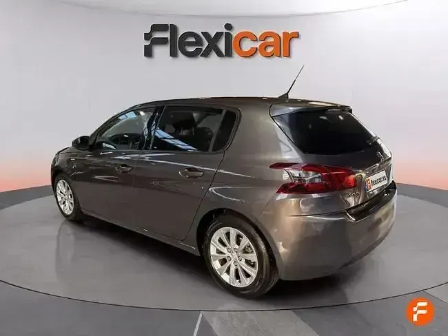 Usado Peugeot 308 Style 130 CV (95 kW) 2020 Gris / plata Berlina