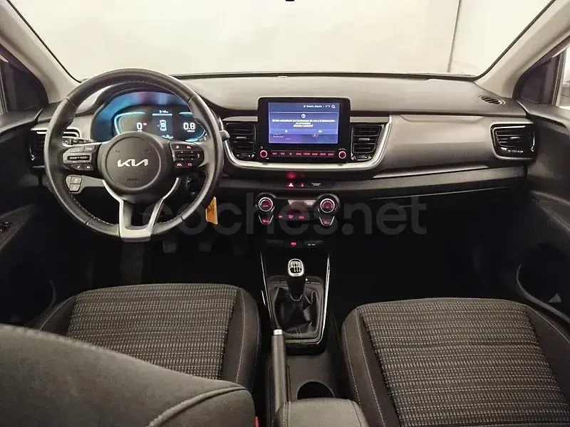 Usado Kia Stonic 100 CV (73 kW) 2025 Blanco SUV