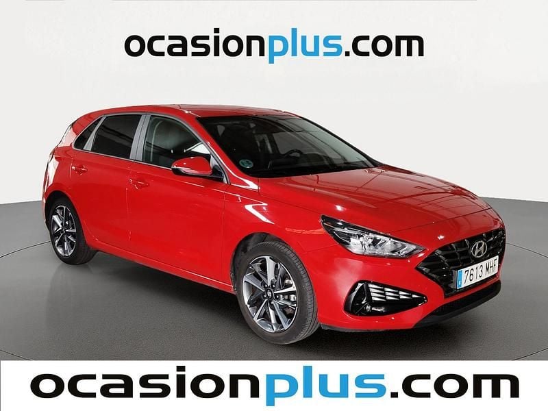 Usado Hyundai i30 110 CV (80 kW) 2023 Rojo Utilitario