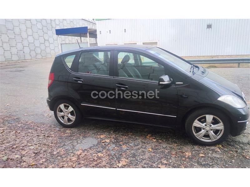 Usado Mercedes A180 Avantgarde 109 CV (80 kW) 2010 Negro Monovolumen