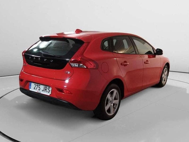 Usado Volvo V40 Kinetic 121 CV (88 kW) 2016 Rojo Utilitario