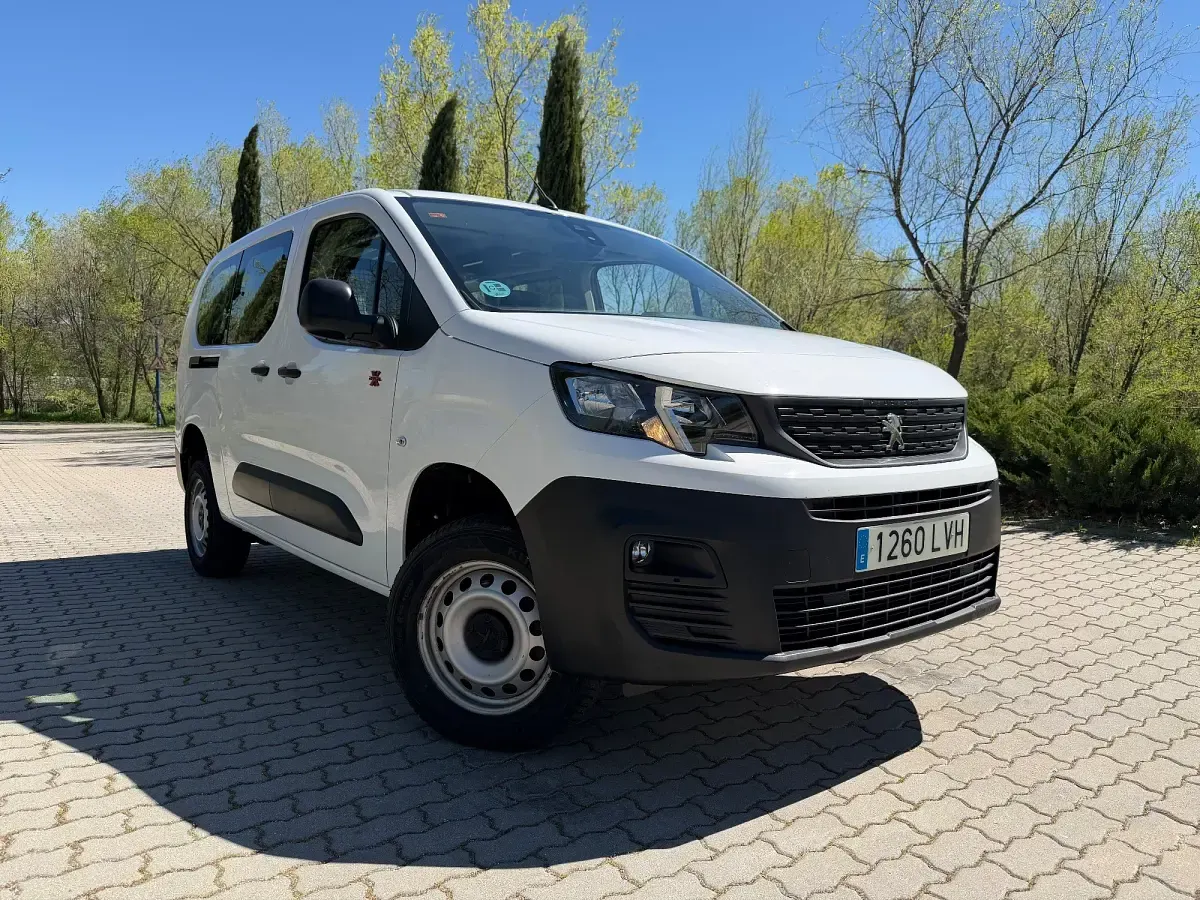 Usado Peugeot Partner 130 CV (95 kW) 2021 Blanco Monovolumen
