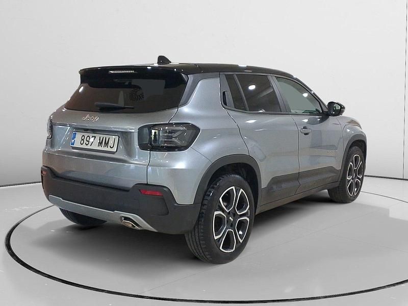 Begagnad Jeep Avenger Summit 101 HK (74 kW) 2023 Grå SUV