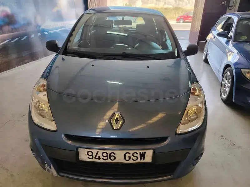Usado Renault Clio II 75 CV (55 kW) 2010 Azul Berlina