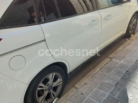 Usado Ford C-MAX Trend 100 CV (73 kW) 2014 Blanco Monovolumen