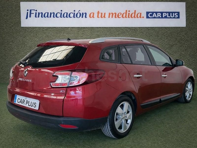 Usado Renault Mégane Dynamique 105 CV (77 kW) 2010 Rojo Berlina
