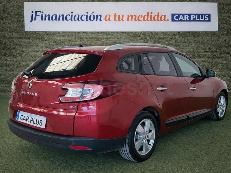 Usado Renault Mégane III Dynamique 105 CV (77 kW) 2010 Rojo Berlina