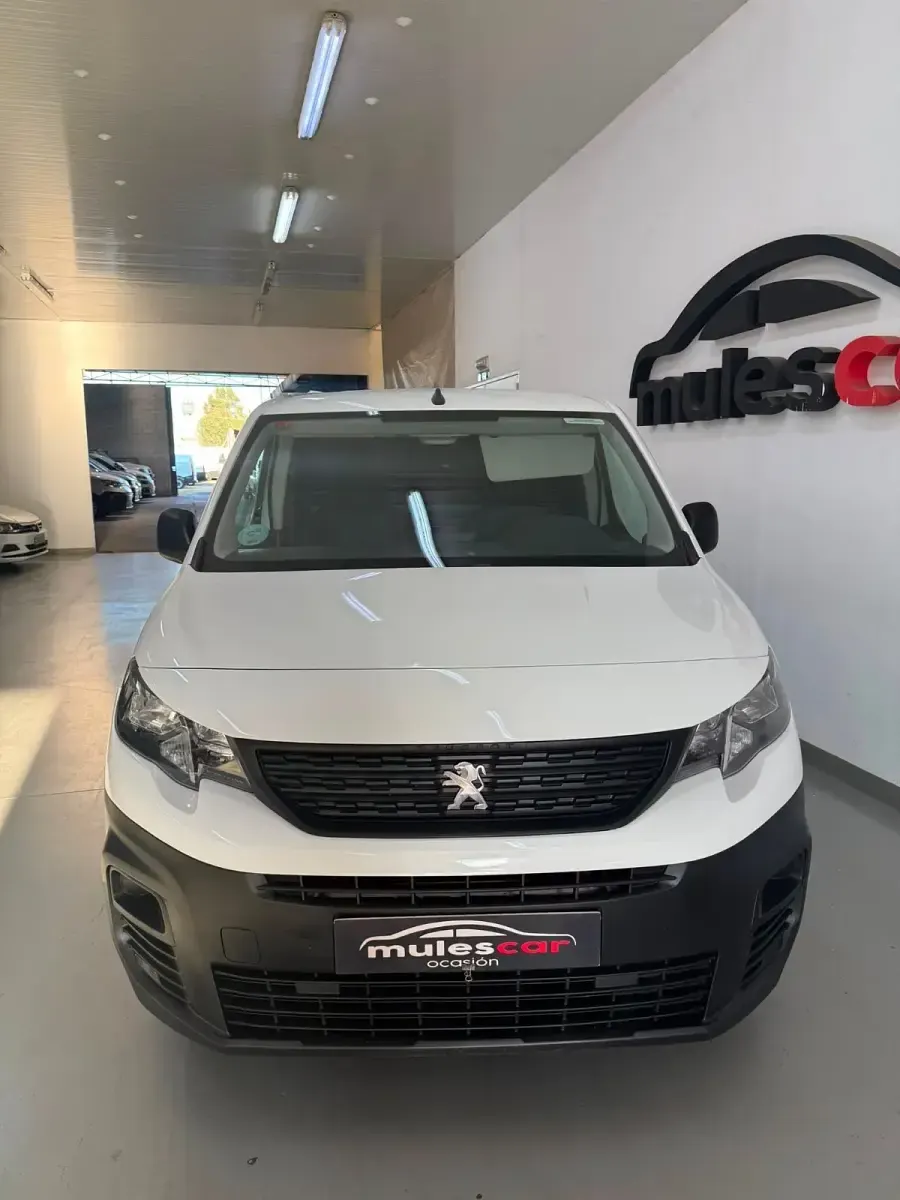 Usado Peugeot Partner 100 CV (73 kW) 2021 Blanco Monovolumen