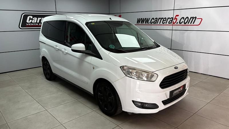 Usado Ford Tourneo Courier Trend 75 CV (55 kW) 2016 Blanco Monovolumen