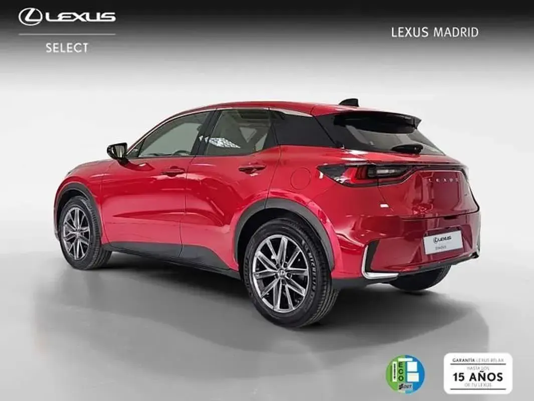 Usado Lexus LBX 136 CV (100 kW) 2025 Rojo SUV