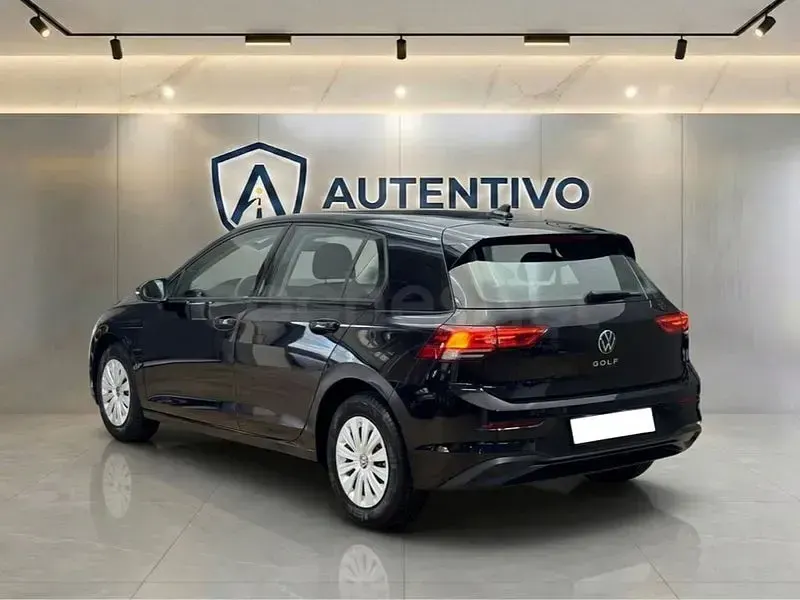 Usado VW Golf VIII 110 CV (80 kW) 2020 Negro Berlina