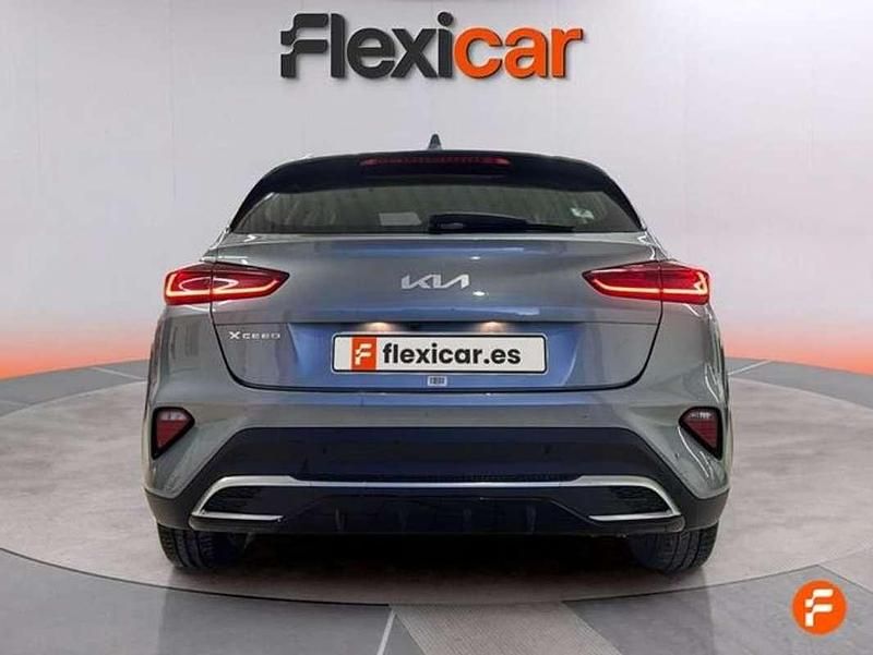 Usado Kia XCeed 120 CV (88 kW) 2023 Gris SUV