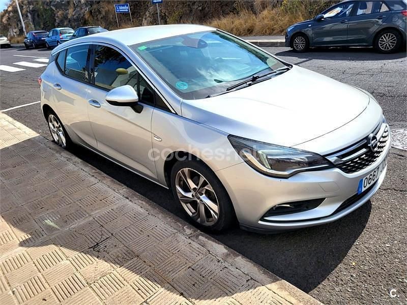 Gris / plata Usado 2017 Opel Astra Dynamic Berlina | 9000 € (Buen precio) - Imagen 1/2