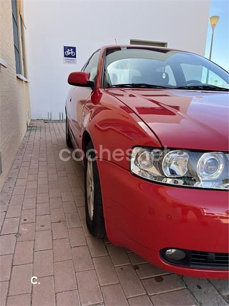 Usado Audi A3 Ambition 110 CV (80 kW) 2001 Rojo Utilitario