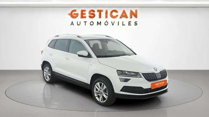 Usado Skoda Karoq Ambition 110 CV (80 kW) 2022 Blanco SUV
