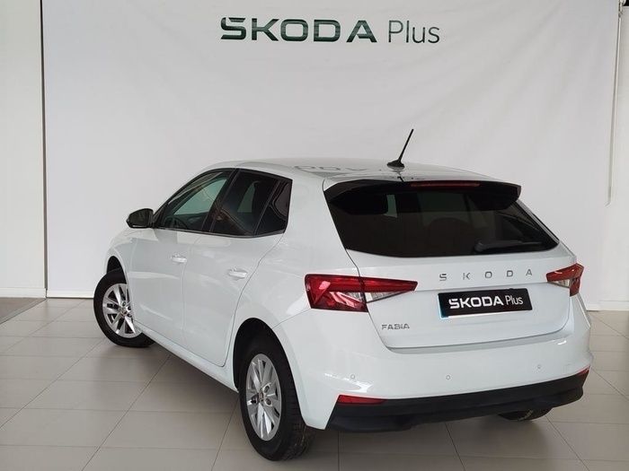 Blanco Usado 2024 Skoda Fabia Selection Utilitario | 17.000 € (Precio justo) - Imagen 1/4