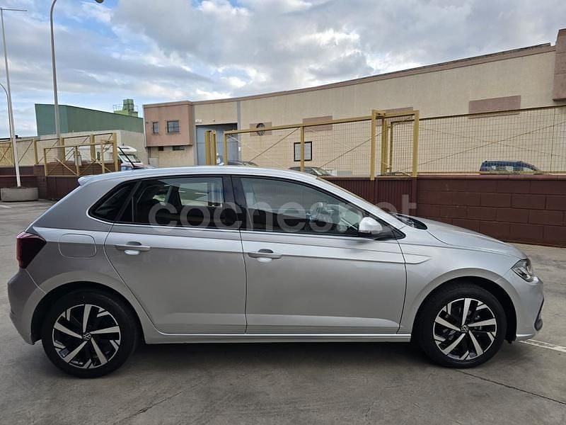 Usado VW Polo 95 CV (69 kW) 2023 Gris / plata Berlina