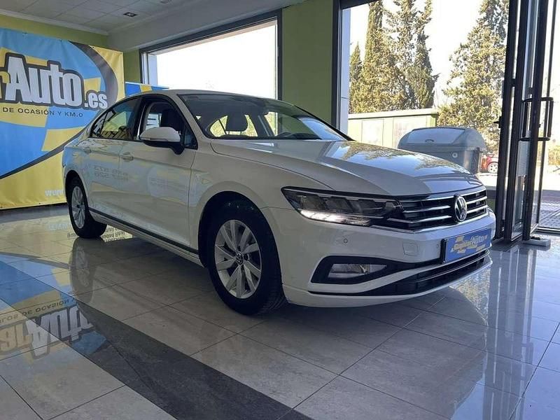Usado VW Passat Business 122 CV (89 kW) 2021 Blanco Berlina