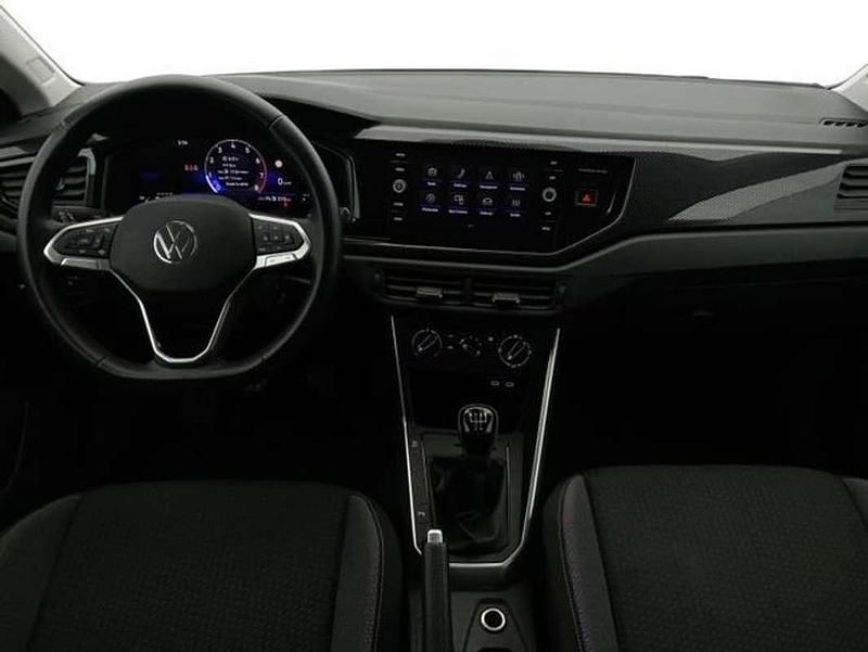 Usado VW Polo Life 95 CV (69 kW) 2023 Gris Utilitario