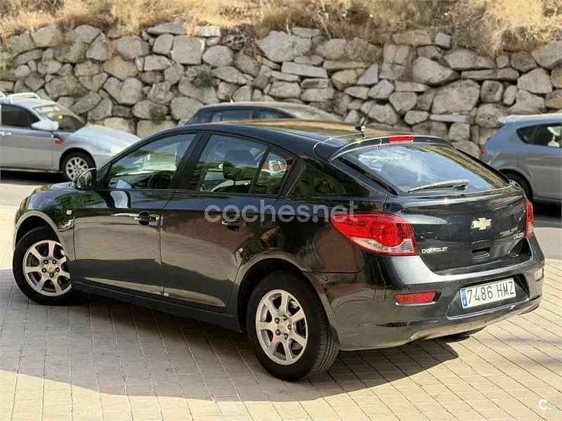 Usado Chevrolet Cruze LT 163 CV (119 kW) 2012 Negro Berlina