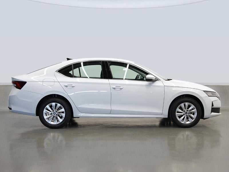 Usado Skoda Octavia Selection 116 CV (85 kW) 2025 Blanco Berlina