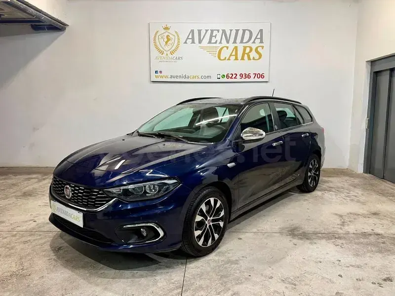 Usado Fiat Tipo Lounge 120 CV (88 kW) 2019 Azul Familiar