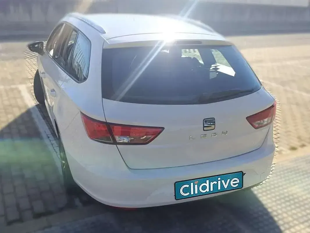 Usado Seat Leon ST Style 150 CV (110 kW) 2015 Blanco Familiar