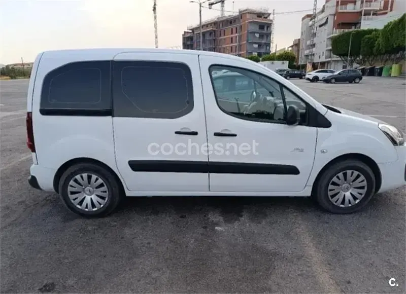 Usado Citroën Berlingo Feel 100 CV (73 kW) 2016 Blanco Monovolumen