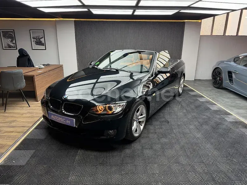 Käytetty BMW 320 Cabriolet 170 HP (125 kW) 2008 Musta Avoauto