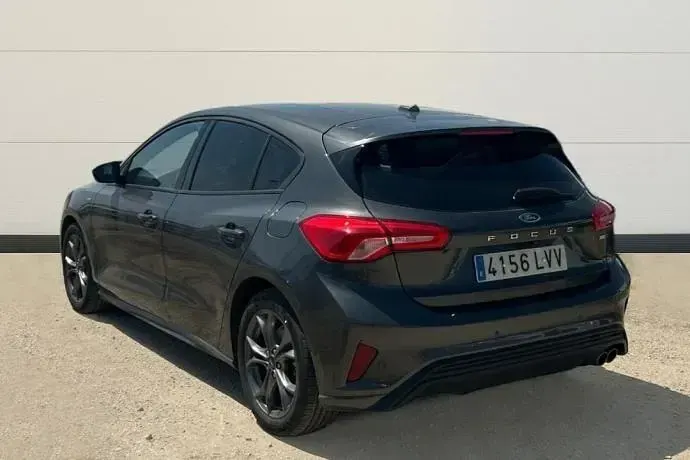 Usado Ford Focus ST-Line 125 CV (91 kW) 2022 Negro Berlina