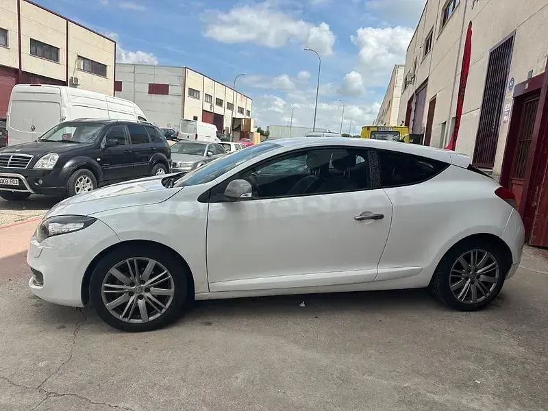 Begagnad Renault Mégane Dynamique 130 HK (95 kW) 2012 Vit Sedan