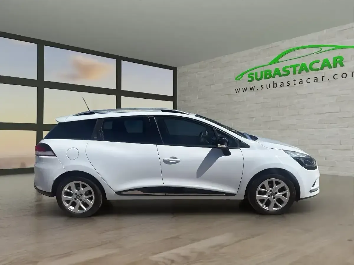 Usado Renault Clio GrandTour LIMITED 90 CV (66 kW) 2018 Blanco Familiar