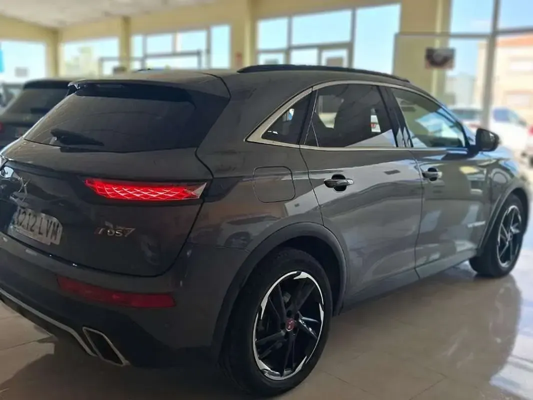 Usado DS Automobiles DS7 Crossback Performance Line Plus 226 CV (166 kW) 2021 Gris SUV