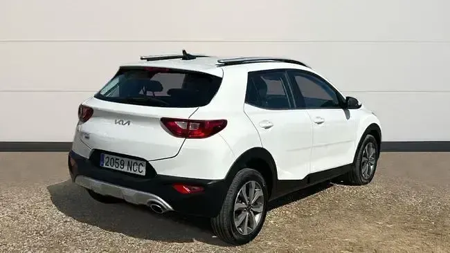 Usado Kia Stonic 100 CV (73 kW) 2025 Blanco SUV