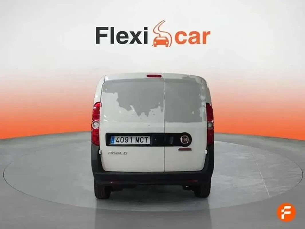 Usado Fiat Doblò 105 CV (77 kW) 2022 Blanco Monovolumen