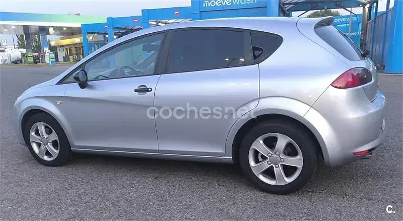 Usado Seat Leon Reference 105 CV (77 kW) 2009 Gris / plata Utilitario