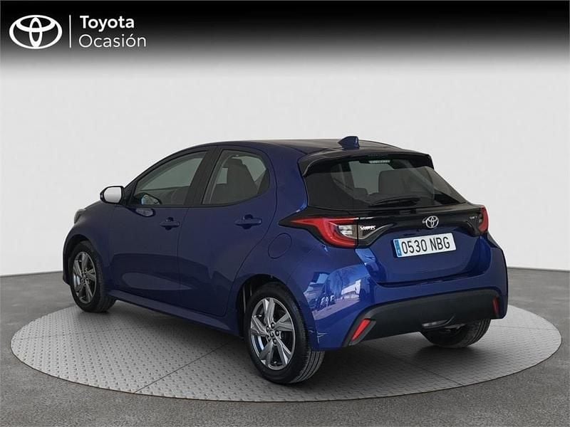 Usado Toyota Yaris Hybrid Active 116 CV (85 kW) 2025 Azul Monovolumen