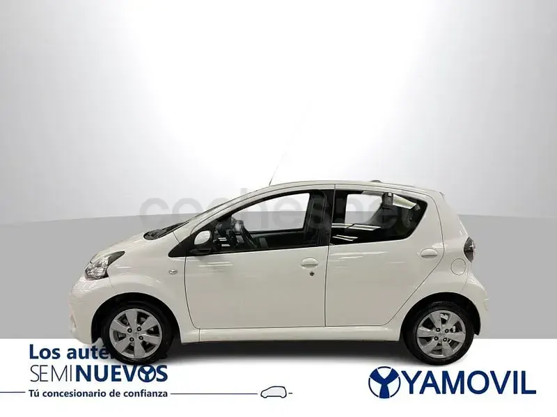 Usado Toyota Aygo City 68 CV (50 kW) 2013 Blanco Utilitario