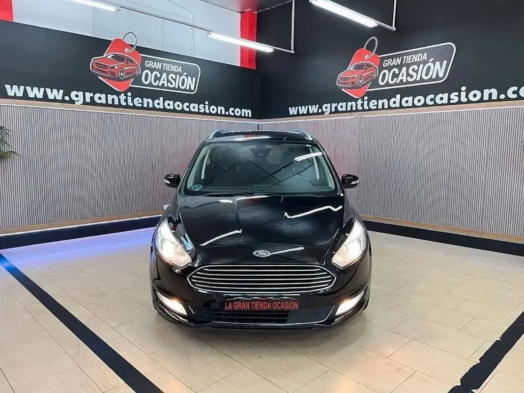 Usado Ford Galaxy Trend 150 CV (110 kW) 2017 Negro Monovolumen