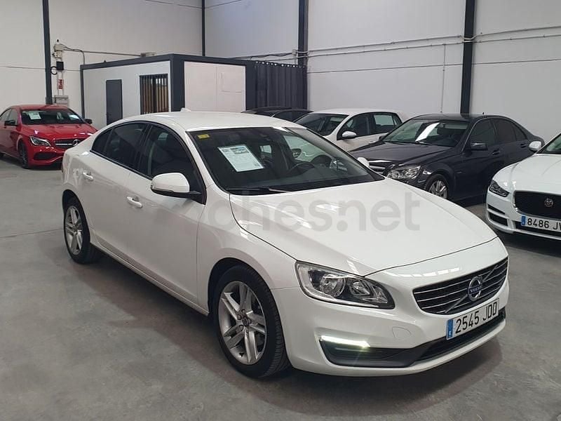 Usado Volvo S60 R-Design Momentum 150 CV (110 kW) 2015 Blanco Berlina
