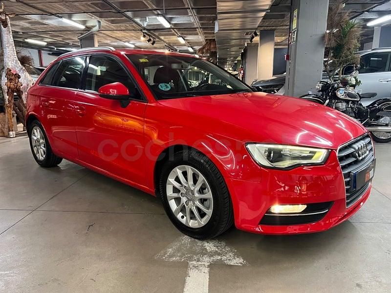 Usado Audi A3 Attraction 125 CV (91 kW) 2016 Rojo Berlina
