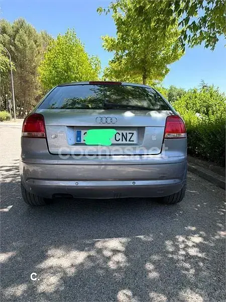 Usado Audi A3 Ambition 140 CV (102 kW) 2003 Gris / plata Utilitario