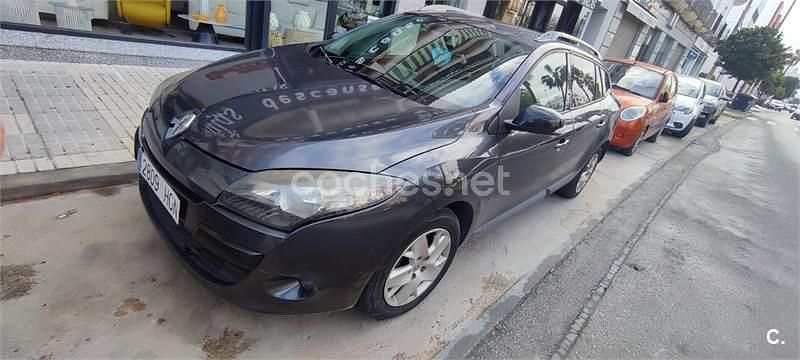 Usado Renault Mégane GrandTour Expression 105 CV (77 kW) 2011 Negro Familiar