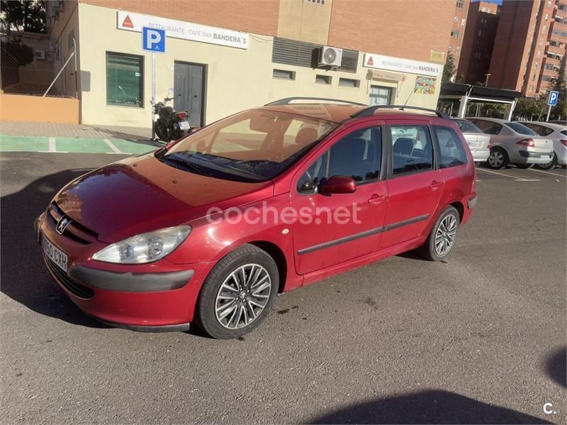 Rojo Usado 2004 Peugeot 307 Familiar | 1350 € (Buen precio) - Imagen 1/2