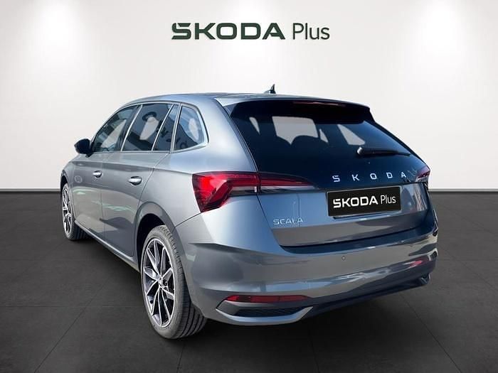 Nuevo Skoda Scala 115 CV (84 kW) 2026 Gris Utilitario